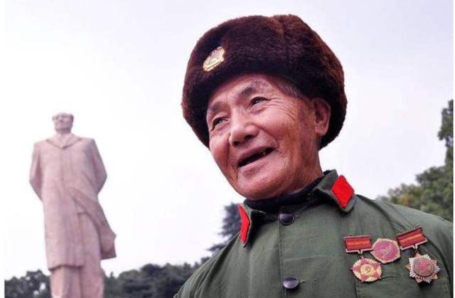 毛主席警卫员隐居深山54年，为了救女儿才“出山”，当地县长接待