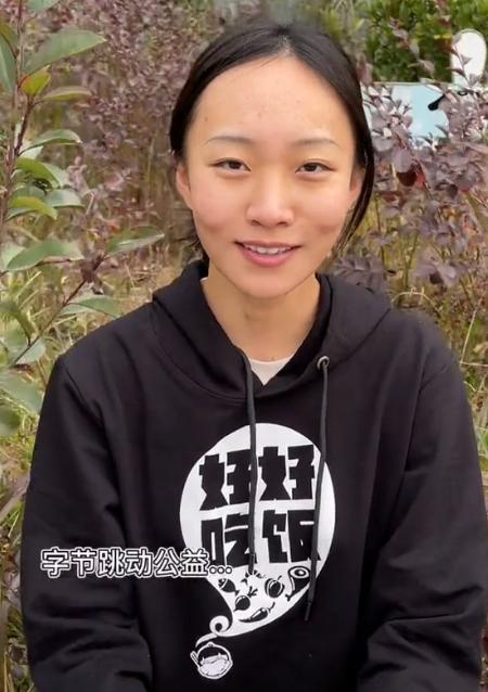 4千万网红邵雨轩直播,闺蜜张小花首现身,不带货做公益宣传获赞