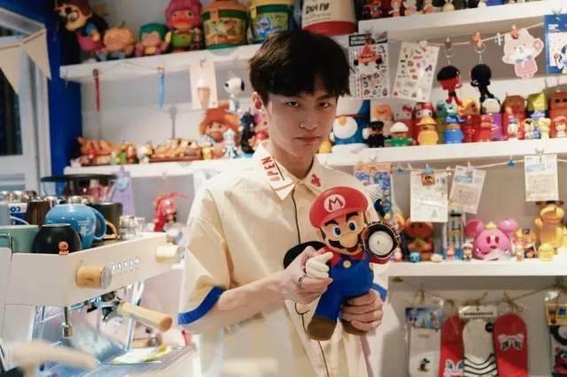 26岁山东小伙，北大本科，清华硕士，休学卖衣服，年销售额破亿