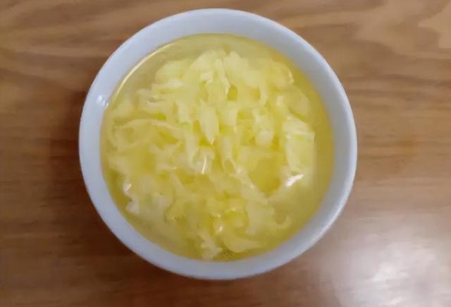 “开水冲鸡蛋”滴香油，喝了都有什么好处？医生：建议早了解一下