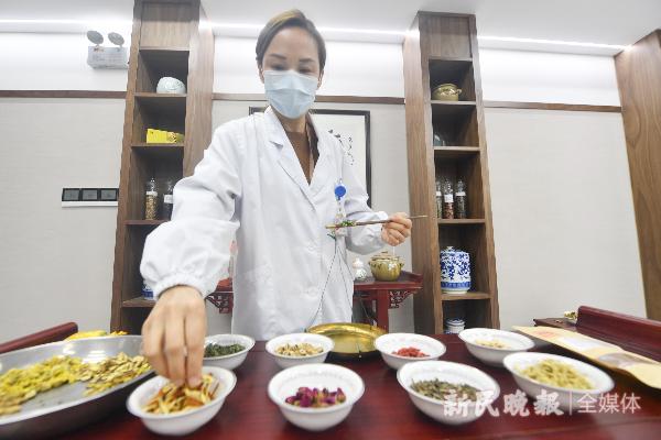 六问中医呼吸专家：如何应对来势汹汹的奥密克戎？无症状感染者医学观察期用吃药吗？
