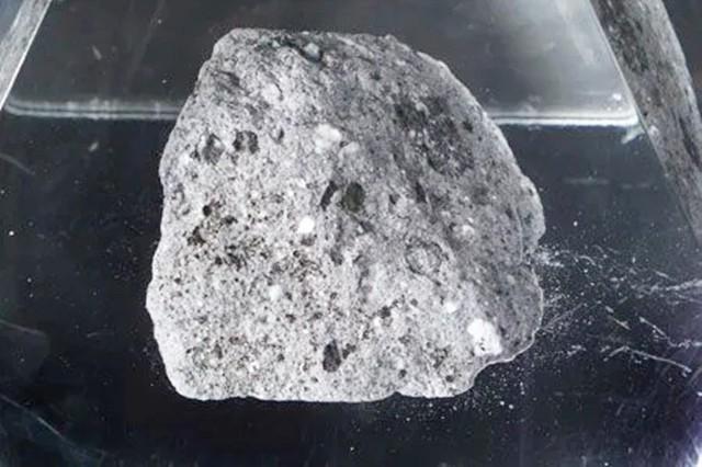 2009年，荷兰证实美国送的“月岩”是假货，美国：我没说那是月岩