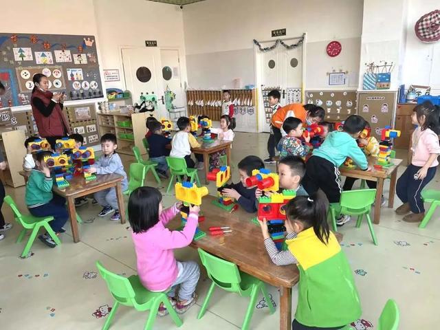 河马星机器人AI编程课程走进小牛顿幼儿园