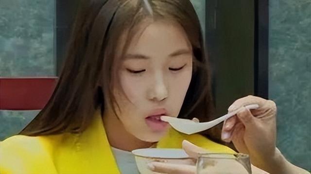 “我爸是总裁,哥开库里南”女网红大骂怀孕女工,酒店发声后她怂了