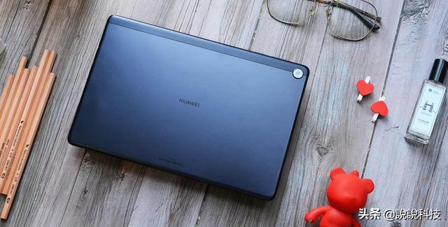 华为MatePad SE配置速看：仅售1299元，搭载鸿蒙系统拥有教育模式