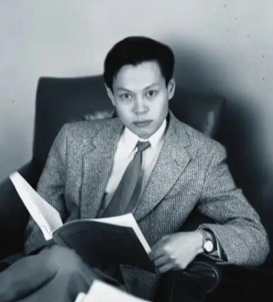 杨振宁见到杜聿明时称杜先生好，周总理笑了笑说：该叫岳父