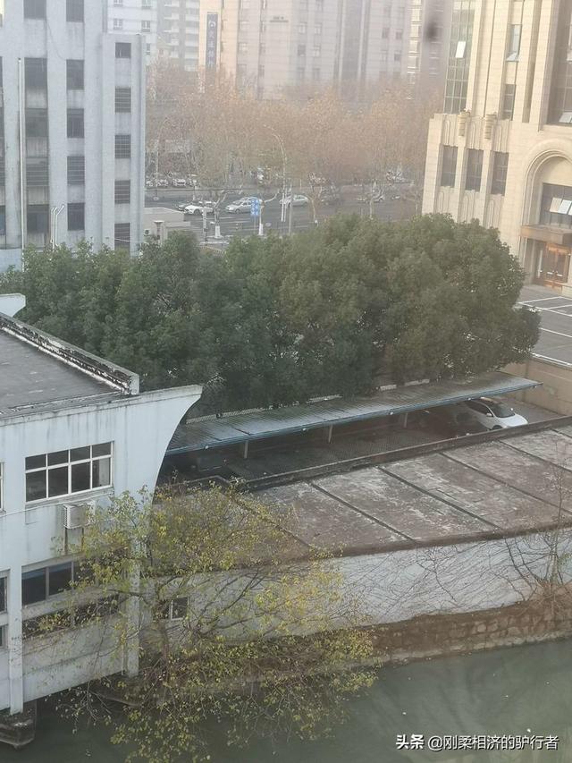 年末了，舉家住到了酒店，爲啥？2021年末我們的隔離生活一