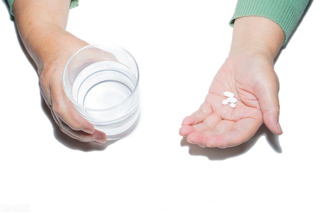 两名口服高血压药物的人去世了，提醒：吃降压药不能太随意