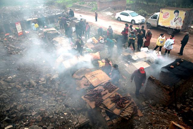 侧柏树上结的果实，做个枕头睡觉，养心安神助睡眠