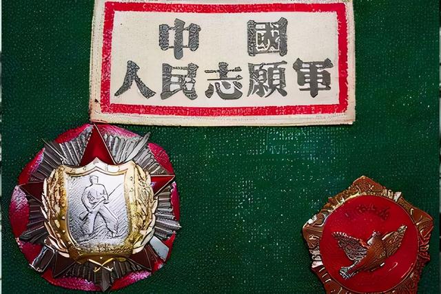 1986年记者偶遇跛脚老汉，看到家中旧照：这不是彭德怀和贺龙吗？