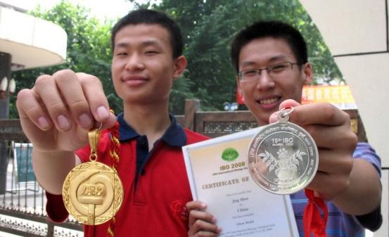 北大网红教师“韦神”现状，大量学生退课，跟不上他的讲课节奏