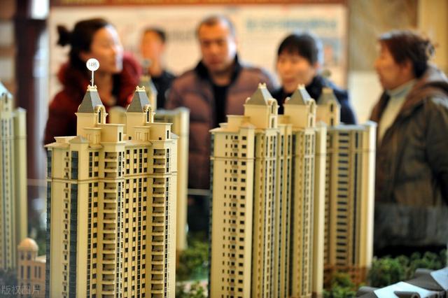 2022年大变局，手握现金的普通人睡不着觉？4种策略，供灵活选择