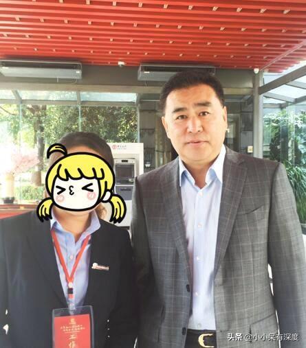 张宏民晒照，是一个年轻漂亮的小女生，他终于脱单了？