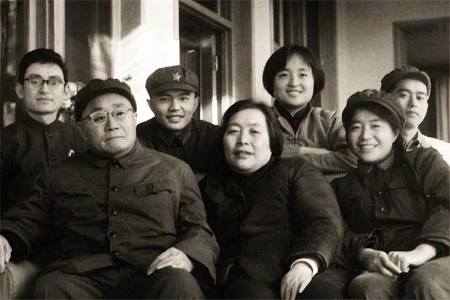 86年刘伯承去世，邓小平悲痛万分，看到治丧委员会名单后却发怒