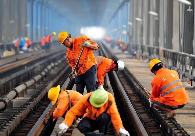 上海铁路局大专待遇怎么样「上海铁路局工资待遇大专」