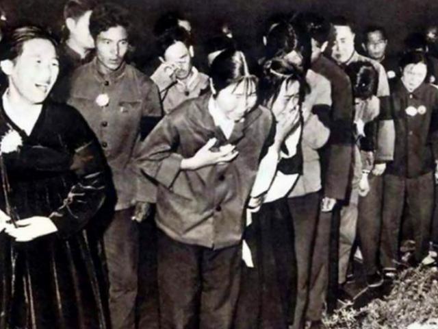 毛主席逝世后，联合国降半旗致哀，美国、日本和巴铁都有何反应