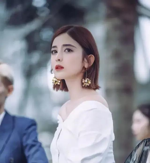 我曾经看不起的童星郝邵文，不仅求婚成功，还直播带货7500万了