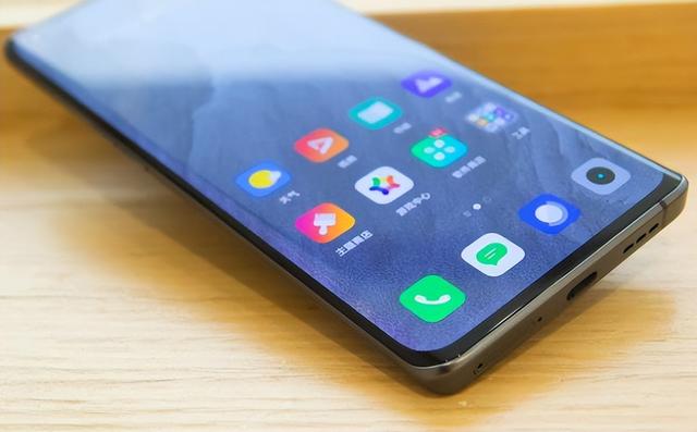 从3199元跌至2444元，12GB+256GB+65W，优质曲面旗舰一降再降