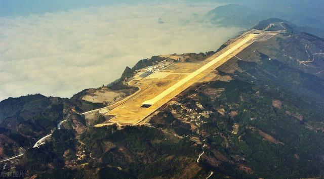 中國爲何要耗費巨資，削平了65座山，就爲了建一座山頂飛機場