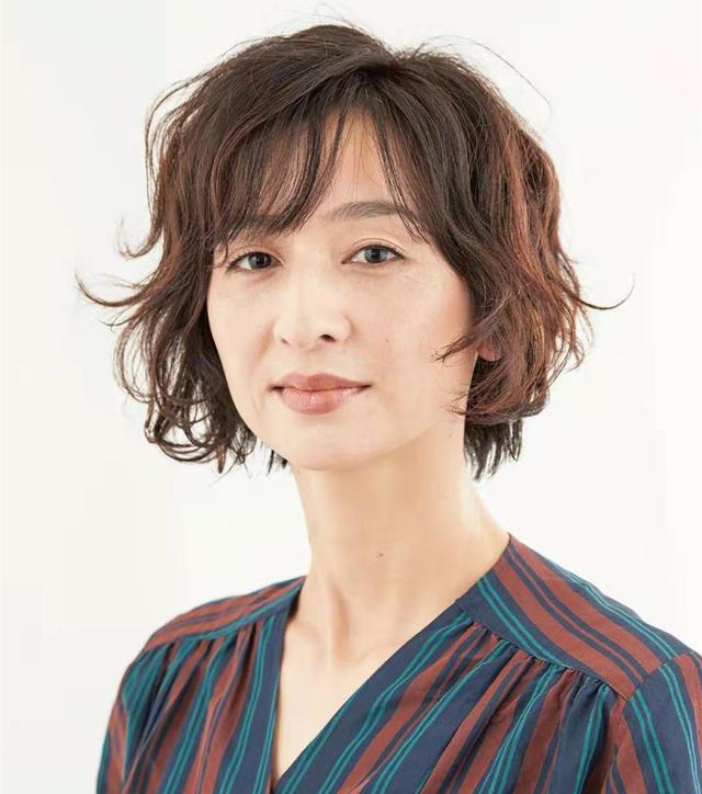 40岁女人什么发型好看年轻洋气(40岁女人什么发型最好看又气质)-天晟