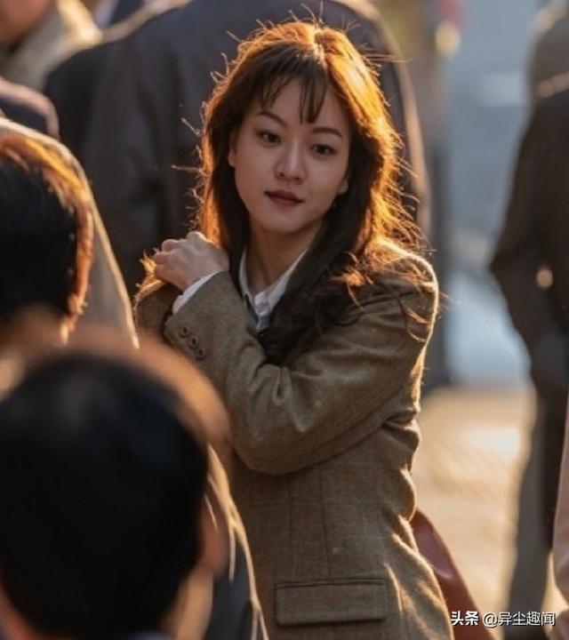 �ڶ���ѧ�ĺ�������Ů(����ѧ��Ů����������У����ϵ��ҵ����Ӣ���ǵ���ѧ��)