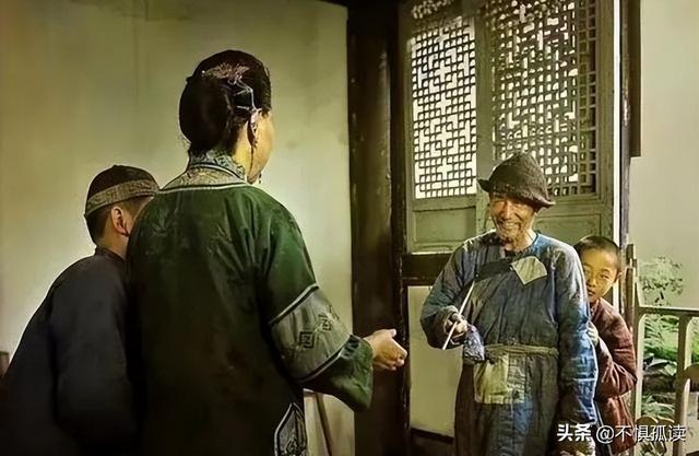 鲁迅玩伴闰土：57岁病逝后，留下5子，如今后代完成华丽反转