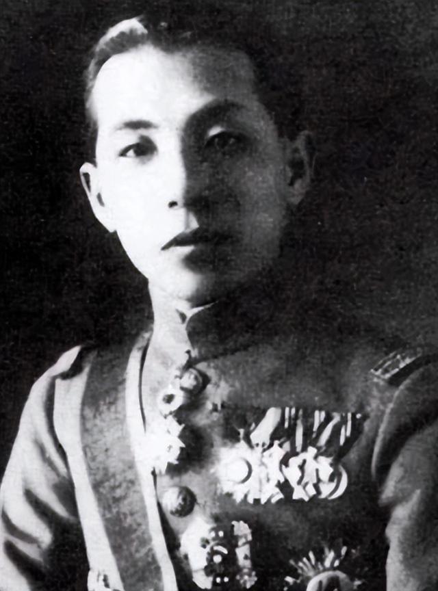 1975年蒋介石逝世，张学良苦想3天挽联，葬礼上留16字意味深长