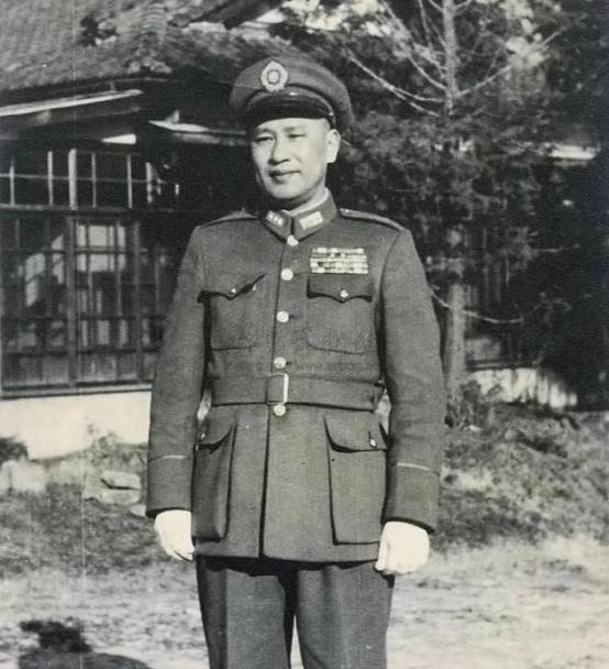 66年白崇禧去世，身下床单被撕得稀烂，蒋介石：他就是个再嫁寡妇