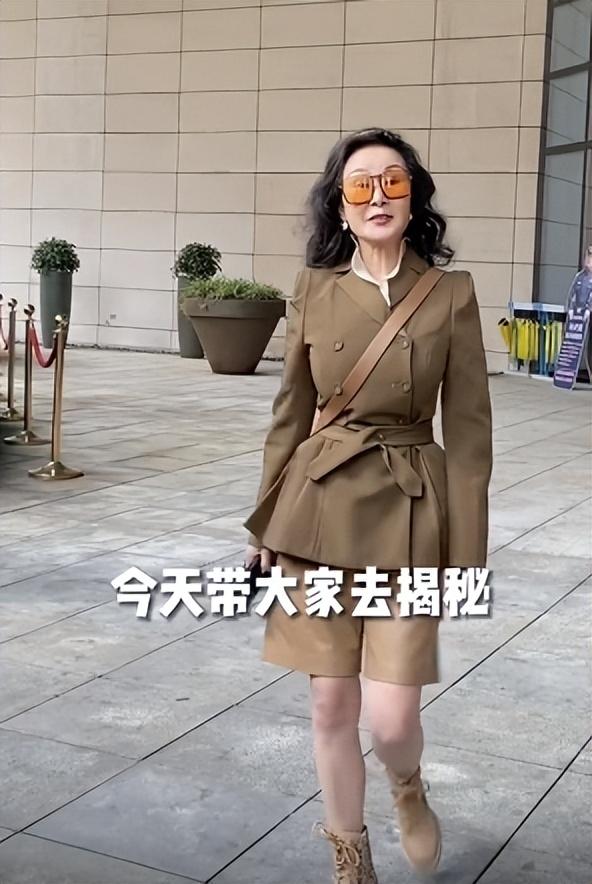 雪瑞姑姑：“冻龄奶奶”走红网络，抖音第一富婆，62岁活成18模样