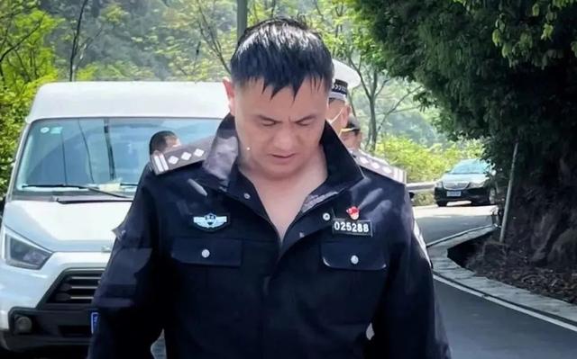 民警下水救人，报警大哥：“我跟你一起！”