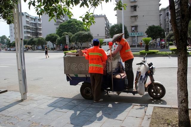 值此五一劳动节来临之际，向坚守在岗位上的劳动者致以崇高的敬意