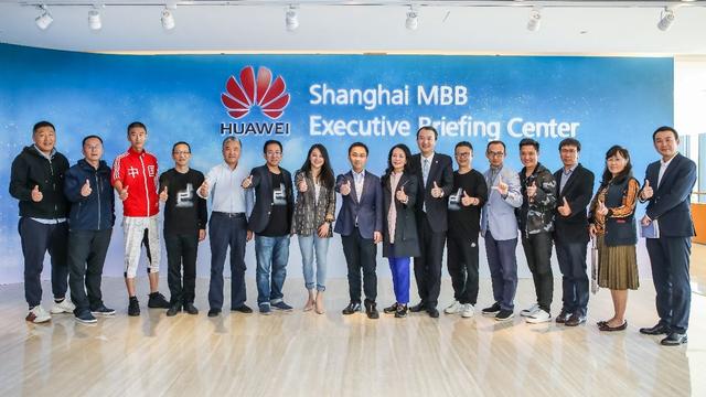下滑的业绩，巨额的分红，华为的处境究竟如何？
