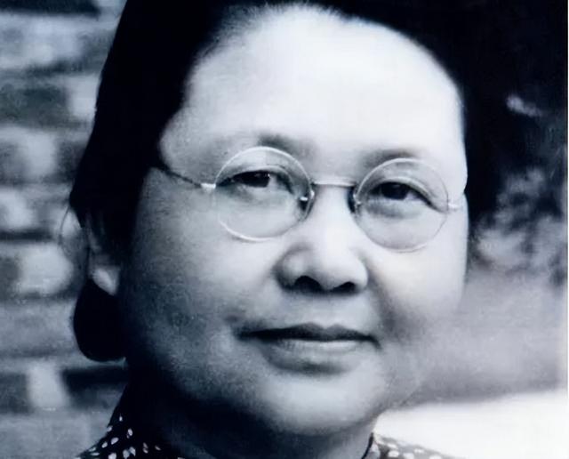 她是冯玉祥将军的夫人，建国后第1位女部长，儿子授少将