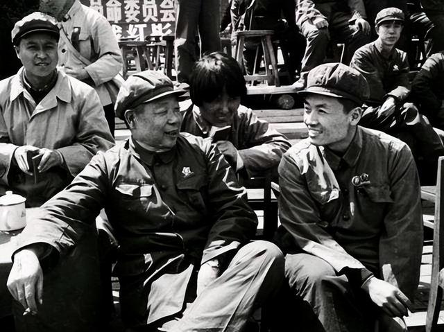 1969年周恩来与苏联总理柯西金会面，话语强硬：你敢核打击就开战
