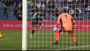 2－1逆转萨索洛，尤文赢了，欧冠稳了，裁判可以洗洗睡了