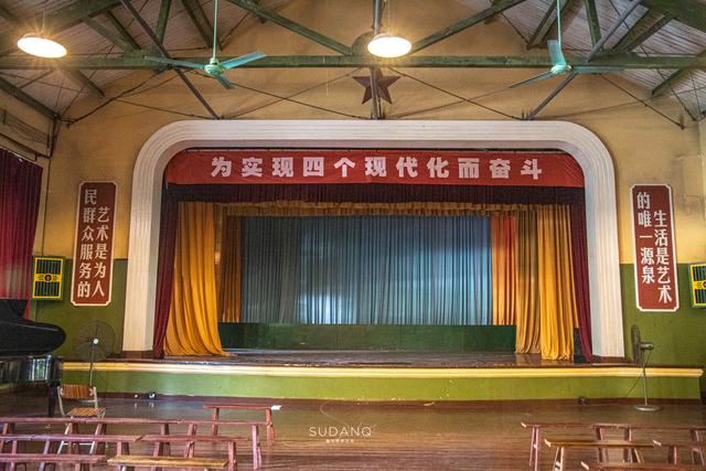 馮小剛電影公社：門票148元，吸引了無數年輕人去拍照打卡