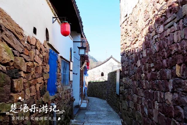 浙江四明山有一個飯店村，周邊風景美不勝收，村中竟有50多家飯店