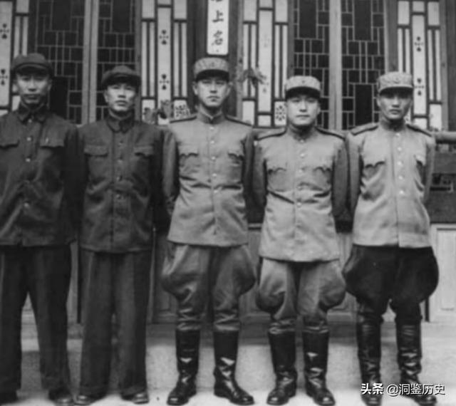 1949年小战士从报纸上认出父亲，指导员：别闹了！这可是兵团司令