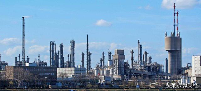 中国原油进口量同比减少5.4%，20年以来首次下降，意味着什么？