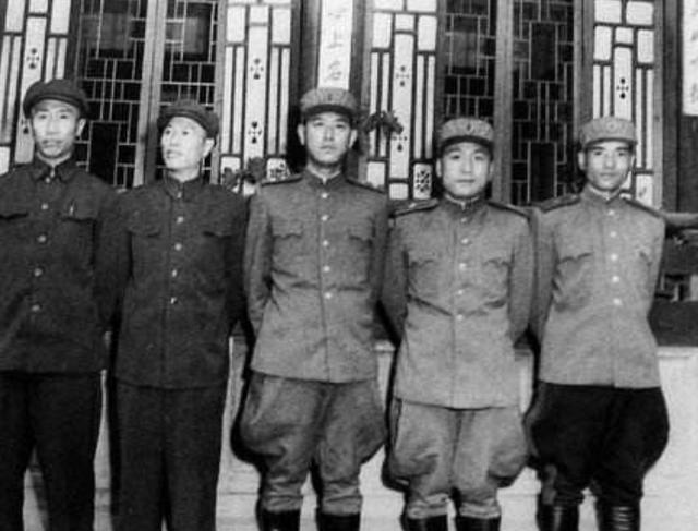 1952年彭德怀回国，邓华请求粟裕接替总指挥，毛主席为何拒绝？