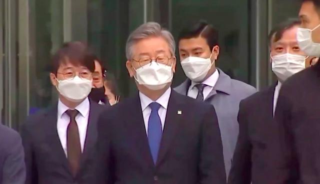 韩国总统竞选变“揭丑”大战，文在寅能否打破“青瓦台魔咒”？