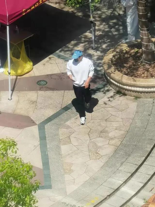 上海人做核酸，堪称时装秀