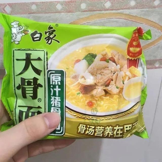 被土坑酸菜“带火”的白象，要走鸿星尔克的老路？热潮退却会如何