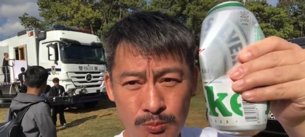 演员景冈山：因喝酒跟妻子离婚，再婚后仍不知悔改，今成酒蒙子