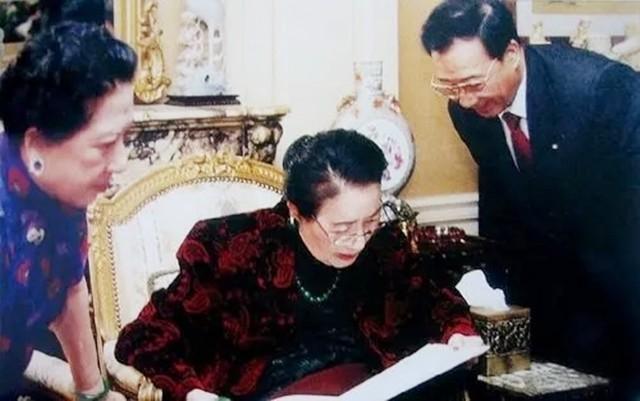 在得知蒋经国离世后，沉默许久的宋美龄落寞又悲伤地说了句话