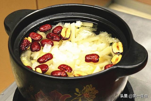 长期失眠或是肝火过旺！建议常吃这6样，保肝降肝火，安睡到天亮