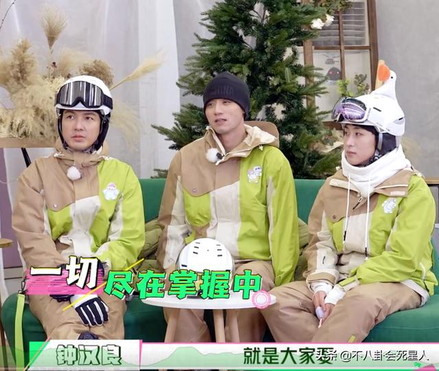 “假冻龄男神”被揭穿，脸肿、僵硬、笑不出来，钟汉良尤其明显