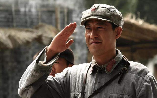 接烂剧、装少女、敷衍观众，这些曾经的好演员，也为“钱”折腰了