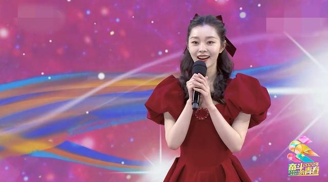 五四晚会：千玺成熟了，关晓彤妆容撞型鞠婧祎，赵丽颖变化好大