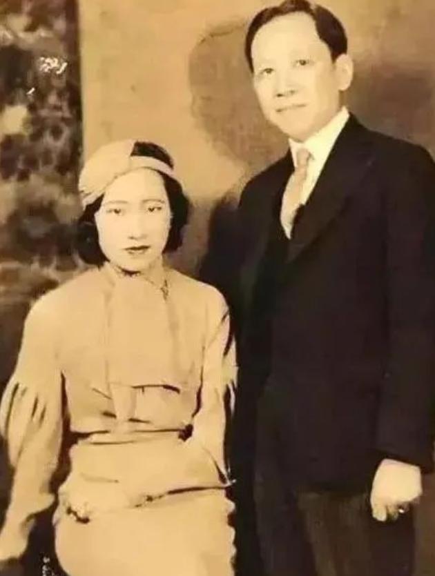 于凤至和赵一荻临终前，都交待为张学良留墓穴，张学良最后选择谁
